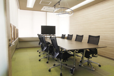 商談ルームB|面談やご契約を行う完全個室です。